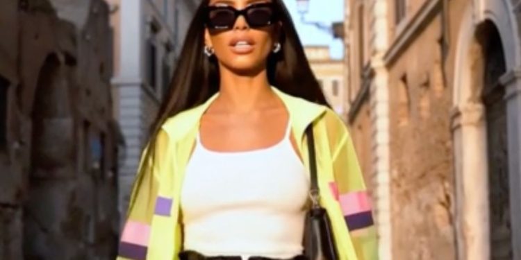 Un frame del video di "Pazzesco"