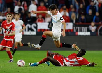 Juanlu Sanchez in azione con il Siviglia (Foto ANSA)