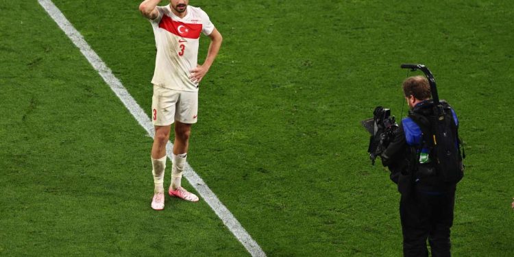 Merih Demiral con la nazionale turca (Foto ANSA)