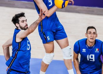 Un attacco di Daniele Lavia con l'Italia del volley (da facebook.com/VolleyballWorld)
