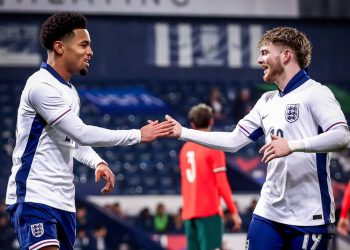 Ethan Nwaneri e Harvey Elliott esultano con l'Inghilterra U21 (da Facebook)