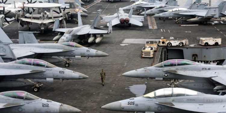 La portaerei USS Abraham Lincoln (Ansa)