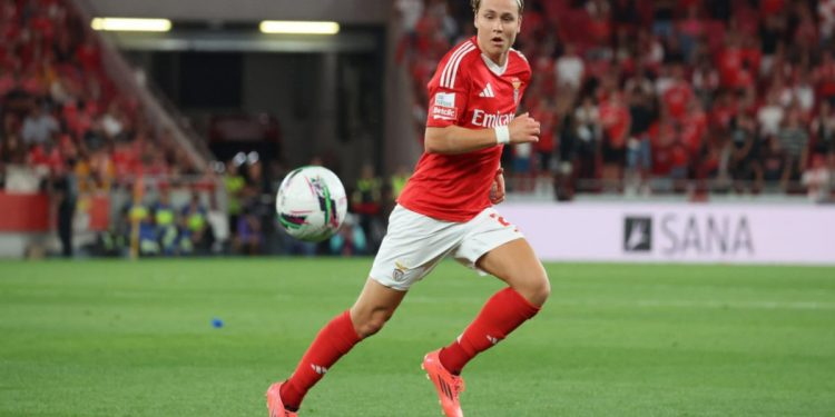 Andreas Schjelderup in campo con il Benfica (Foto: Web)