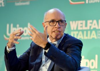 Il presidente dell'Acri e della Fondazione Cariplo, Giovanni Azzone (Ansa)