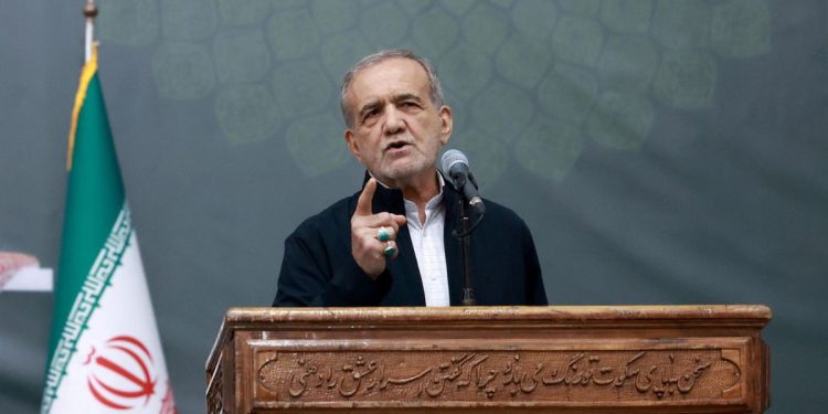 Il presidente dell'Iran Masoud Pezeshkian