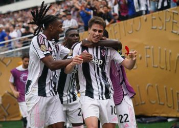 Kenan Yildiz festeggiato dai compagni della Juventus al Mondiale per Club 2025 (Foto ANSA)