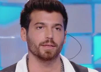 Can Yaman (Foto: screen Mediaset Infinity)