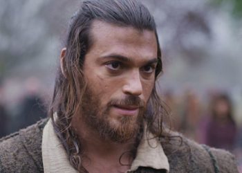 Can Yaman ne "Il Turco" (Foto: screen Mediaset Infinity)