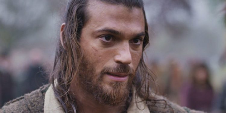 Can Yaman ne "Il Turco" (Foto: screen Mediaset Infinity)
