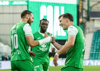 Martin Boyle e Josh Campbell con l'Hibernian (da facebook.com/HibernianFootballClubOfficial)