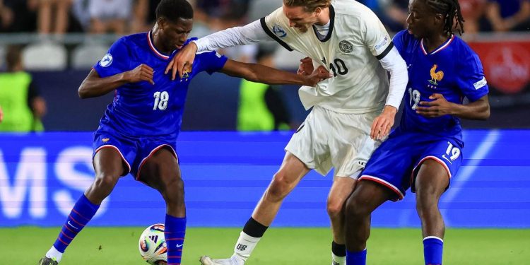 Woltemade in azione tra Cisse e Doukoure in Germania-Francia U21 (Foto Ansa)