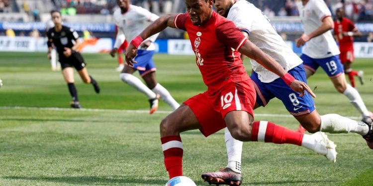 Jonathan David inseguito da Weston McKennie in Canada-USA (Foto Ansa)