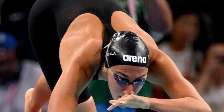 Il tuffo di Simona Quadarella (Foto ANSA)