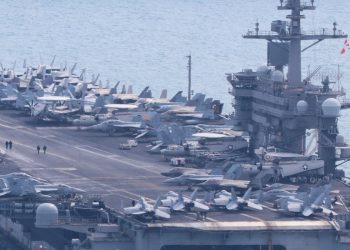 La portaerei americana Carl Vinson (Ansa)