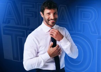 Stefano De Martino vestito uguale