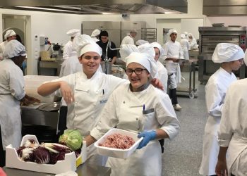 Un laboratorio di cucina (foto A. Raffaeli)