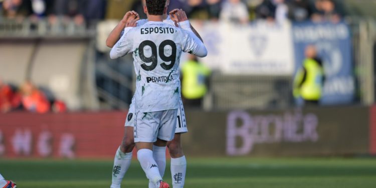 Sebastiano Esposito esulta con l'Empoli (Foto ANSA)