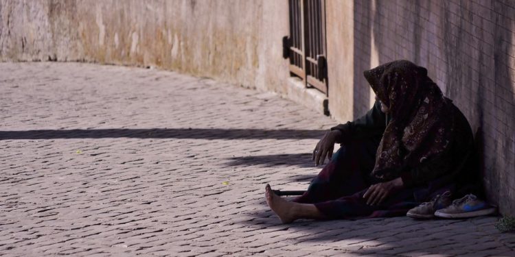 Povero, poveri, povertà alimentare, insicurezza alimentare