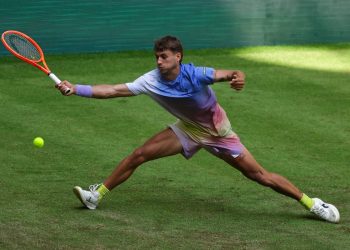 Flavio Cobolli in azione ad Halle (Foto ANSA)