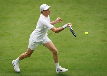 Jannik Sinner si allena a Wimbledon (Foto ANSA)