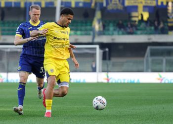 Simon Sohm in azione in Verona Parma (Foto ANSA)
