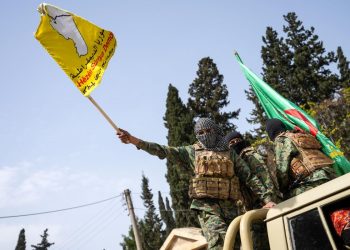 Miliziani in Siria (Foto: ANSA-EPA/AHMAD FALLAHA)