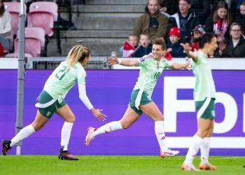 Cristiana Girelli esulta con l'Italia donne (Foto ANSA)