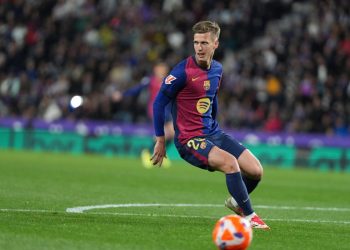 Dani Olmo in azione con il Barcellona (Foto ANSA)