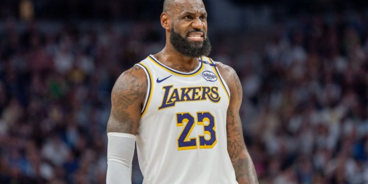 Lebron James in maglia Los Angeles Lakers (Foto: Web)