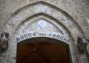 La sede di Monte dei Paschi di Siena (Ansa)