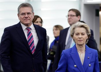 Maros Sefcovic e Ursula von der Leyen (Ansa)