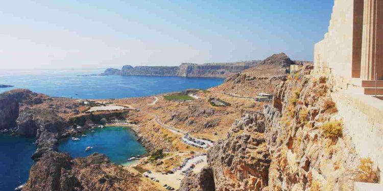 isola greca costa poco