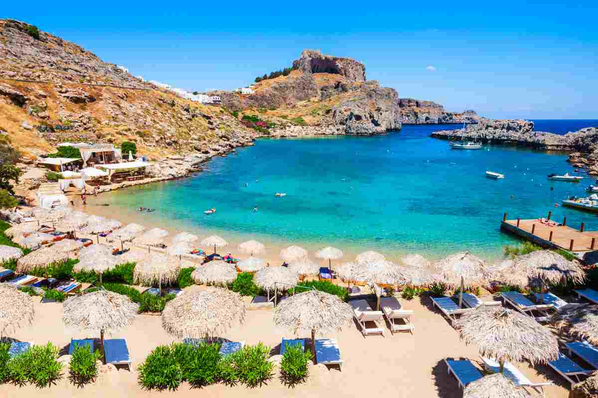 isola greca costa poco