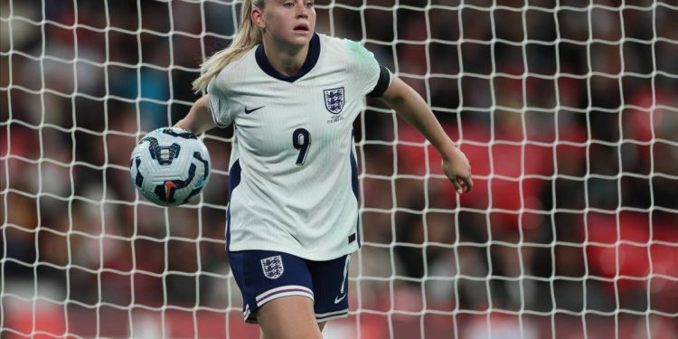 Alessia Russo in gol con l'Inghilterra donne (Foto ANSA)