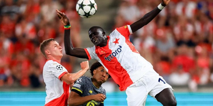 El Hadji Malick Diouf con la maglia dello Slavia Praga (Foto ANSA)