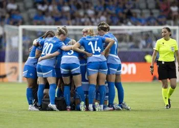 Il gruppo dell'Islanda donne (Foto ANSA)