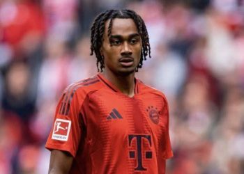 Jonah Kusi-Asare con la maglia del Bayern (da Facebook)