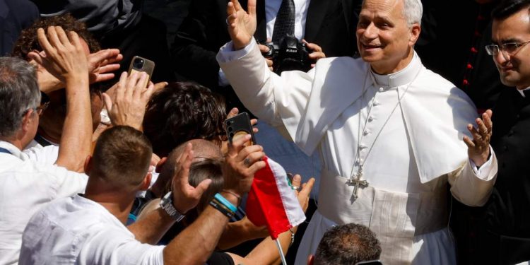 Il Papa incontra i partecipanti alla Giornata Internazionale per la Lotta contro la Droga (Ansa)