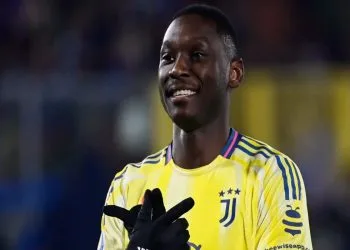 Randall Kolo Muani con la maglia della Juventus