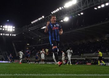 Mateo Retegui dell'Atalanta esulta dopo il gol al Lecce (Foto Ansa)