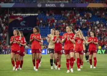 La nazionale svizzera ringrazia i suoi tifosi (Foto ANSA)