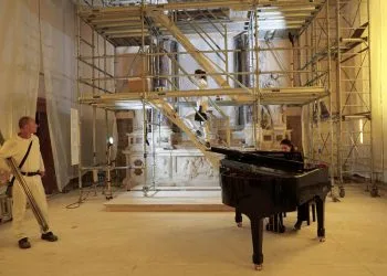 Una panoramica su gli allestimenti della mostra “Opera aperta“ all’interno del Padiglione della Santa Sede, nella ex chiesa di Santa Maria Ausiliatrice nel sestiere veneziano Castello, durante il preview per la stampa della 19° edizione della Mostra Internazionale di Architettura, Venezia 8 maggio 2025. ANSA/ANDREA MEROLA