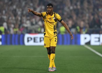 Denzel Dumfries in campo con l'Inter (Foto Ansa)