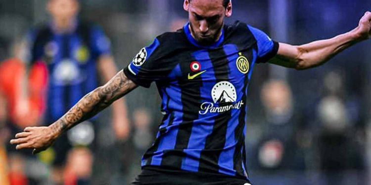 Hakan Calhanoglu via dall'Inter