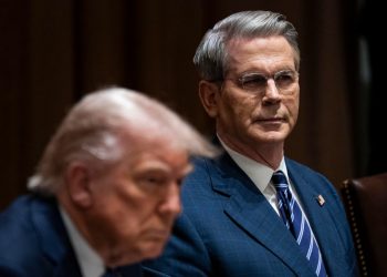 Donald Trump e Scott Bessent (Ansa)