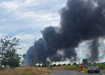 Incendio a Fiumicino (Foto: Twitter/X)