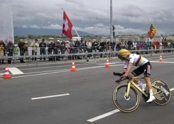 Remco Evenepoel in azione a cronometro (Foto ANSA)