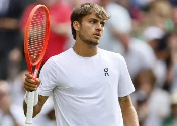 La delusione di Flavio Cobolli a Wimbledon (Foto ANSA)