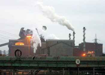 Lo stabilimento ex Ilva di Taranto (Ansa)