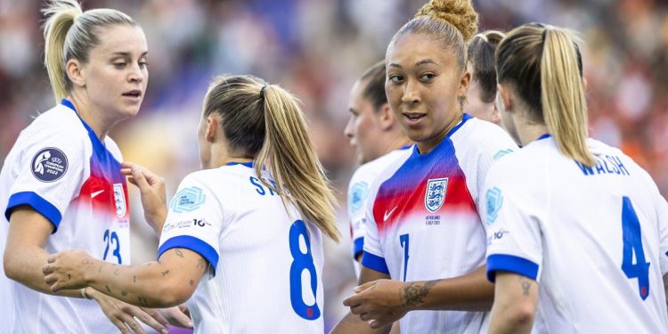 Il gruppo dell'Inghilterra donne agli Europei (Foto ANSA)